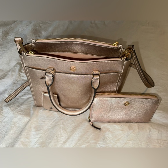 Tory Burch light rose gold, metallic Robinson purse - Picture 1 of 16